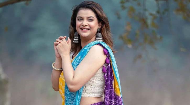 কাকে ভোট দেবেন? শাড়ি নাকি আবায়া শবনম ফারিয়ার রসিকতা ভাইরাল