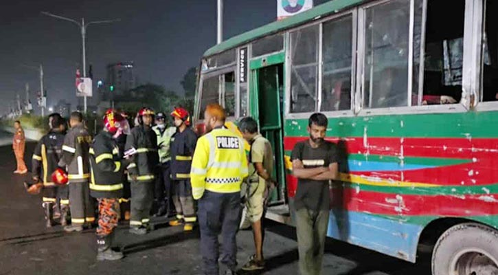 বাসে আগুন দিলো দুর্বৃত্তরা, ভেতরেই ঘুমাচ্ছিলেন চালক-হেলপার