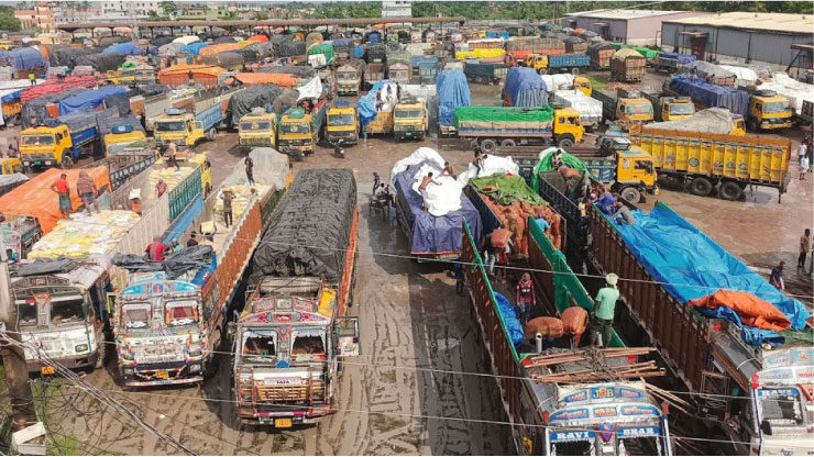 ৩ দিনে এলো ২০০০ টন পেঁয়াজ