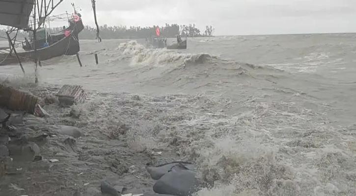 আরও শক্তিশালী হচ্ছে লঘুচাপ,৩ নম্বর সতর্কসংকেত বহাল