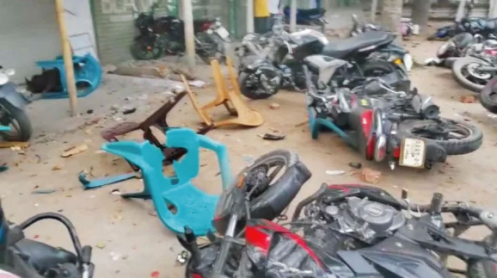 বিএনপি-জামায়াত সংঘর্ষ, ২৩ মোটরসাইকেল ভাঙচুর, আহত ৫