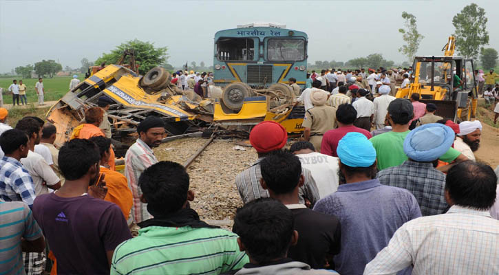 ভারতে ভয়াবহ রেল দুর্ঘটনা, নিহতের সংখ্যা বেড়ে ৫