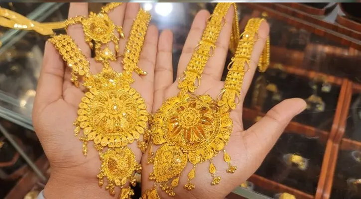 রেকর্ড পতনের পরও কমছে সোনার দাম