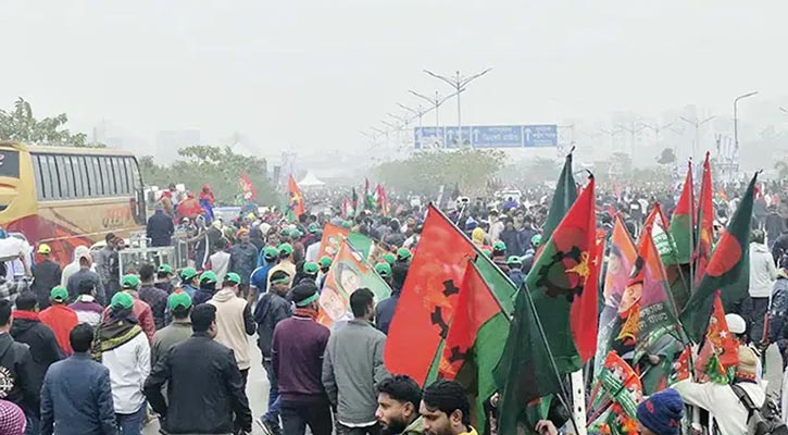 ‘লাখ লাখ মানুষ তারেক রহমানকে স্বাগত জানাতে হেঁটে ৩০০ ফিটে যাচ্ছেন’
