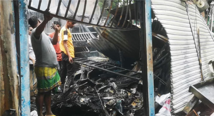 মাধবদীতে আগুনে পুড়ে ৪০ দোকান ছাই