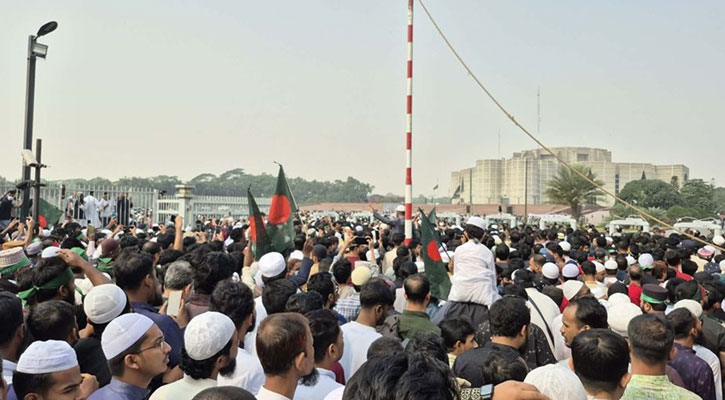 সংসদ প্লাজায় পৌঁছেছে ওসমান হাদির লাশ, লাখো মানুষের ঢল
