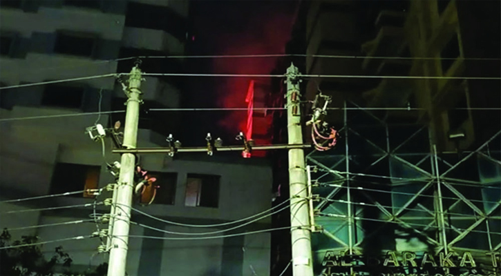 রাজধানীতে আবাসিক ভবনে আগুনে দুইজনের মৃত্যু