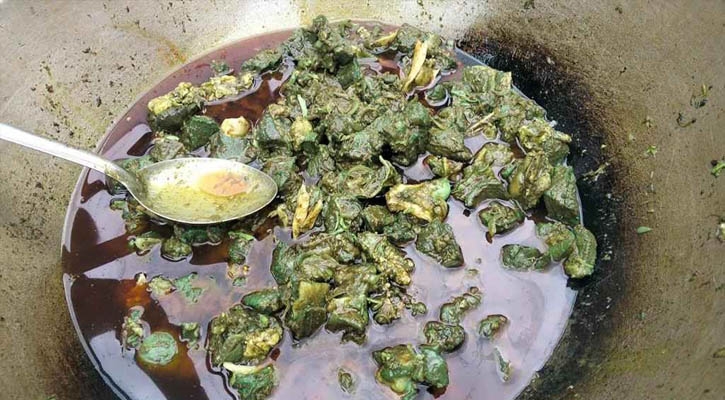 রান্নার সময় গরুর মাংস সবুজ, ল্যাবে পাঠানো হচ্ছে নমুনা