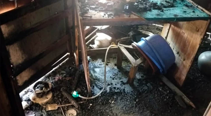 প্রয়াত বিএনপি নেতার বাড়িতে লুটপাট-অগ্নিসংযোগ