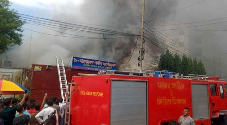 চট্টগ্রামে মদের দোকানে আগুন