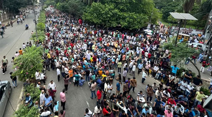 মৎস্য ভবন মোড় অবরোধ