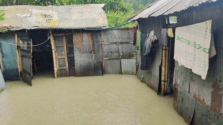 লালমনিরহাটে ভারী বর্ষণে নিম্নাঞ্চল প্লাবিত