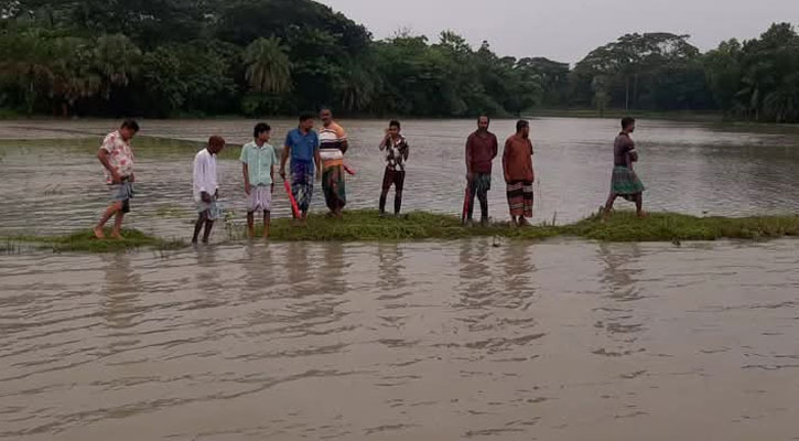 নিম্নচাপের প্রভাবে জোয়ারের পানিতে নিম্নাঞ্চল প্লাবিত