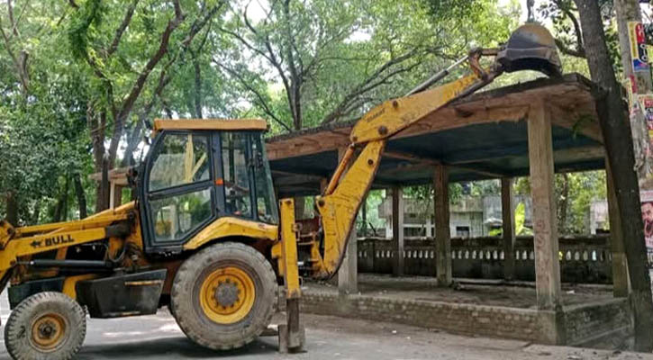 কবি-সাহিত্যিকদের কাঁদিয়ে ভাঙা হলো ‘সাহিত্য সংসদ মঞ্চ’