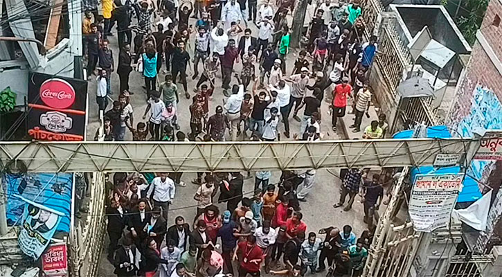 সিএমএম আদালতে আন্দোলনকারীদের হামলা