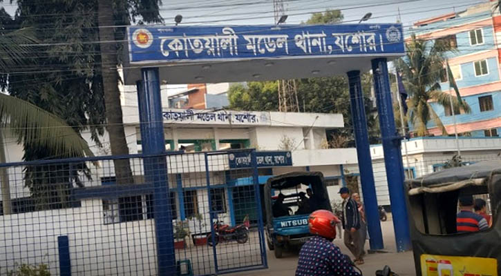 কুড়িয়ে পাওয়া বল সাদৃশ্য বস্তু দিয়ে খেলছিল শিশুরা, বিস্ফোরণে আহত ৩