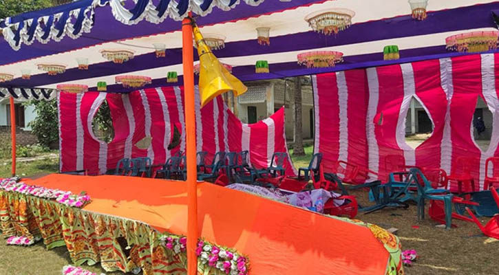 মাঠে চারটি ককটেল বিস্ফোরণ, খেলা পণ্ড