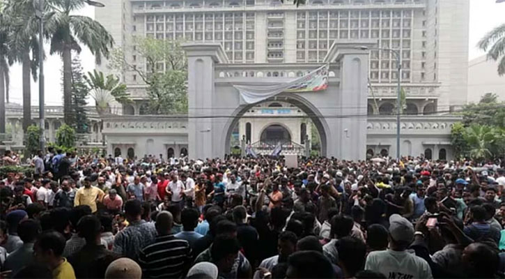 দাবিতে উত্তাল নগর ভবন এলাকা, ‘ব্লকেড’ কর্মসূচি শুরু