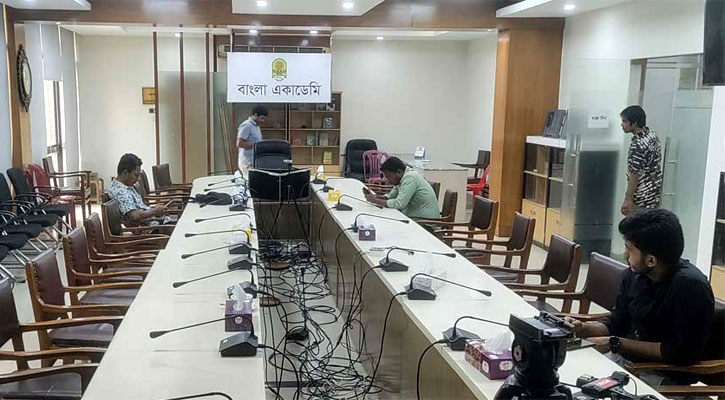 সাংবাদিক ‘সংকটে’ ফারুকীর সংবাদ সম্মেলন স্থগিত