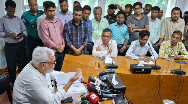 সচিবালয়ে আন্দোলনকারীদের যেসব সুবিধা-অসুবিধা বুঝালেন জ্বালানি উপদেষ্টা 