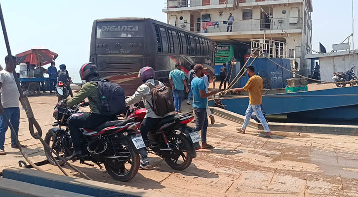পাটুরিয়া-দৌলতদিয়া ফেরিঘাটে স্বস্তির ঈদযাত্রা