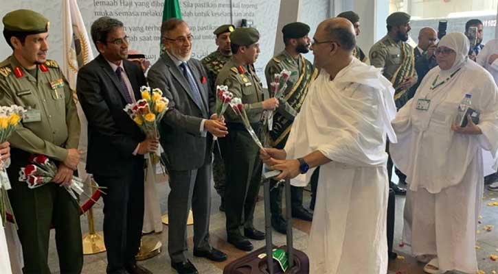 সৌদি পৌঁছেছে বাংলাদেশের প্রথম হজ ফ্লাইট