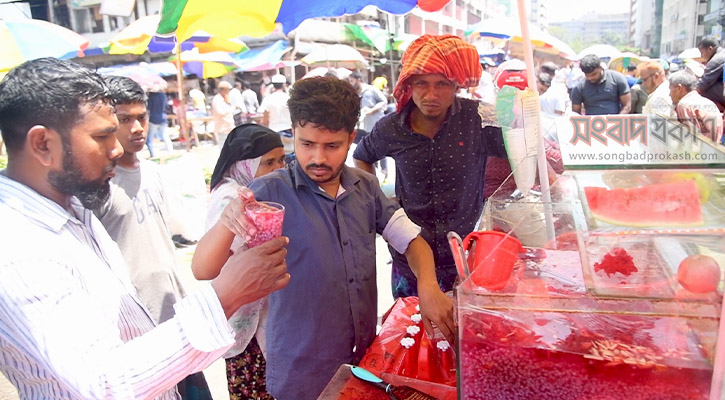 ফুটপাথে বিক্রি হওয়া শরবত কতটা স্বাস্থ্যকর