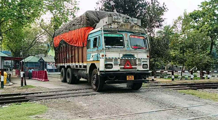 কাল থেকে হিলি দিয়ে শুল্ক মুক্তভাবে চাল আমদানি বন্ধ