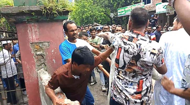 সাতক্ষীরা প্রেসক্লাবে হামলা, ৩০ সাংবাদিক আহত