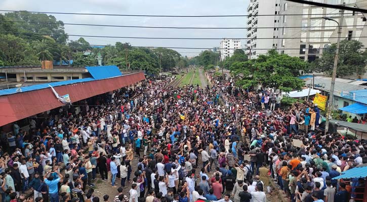 পুলিশি হামলার প্রতিবাদে চট্টগ্রামে শিক্ষার্থীদের বিক্ষোভ