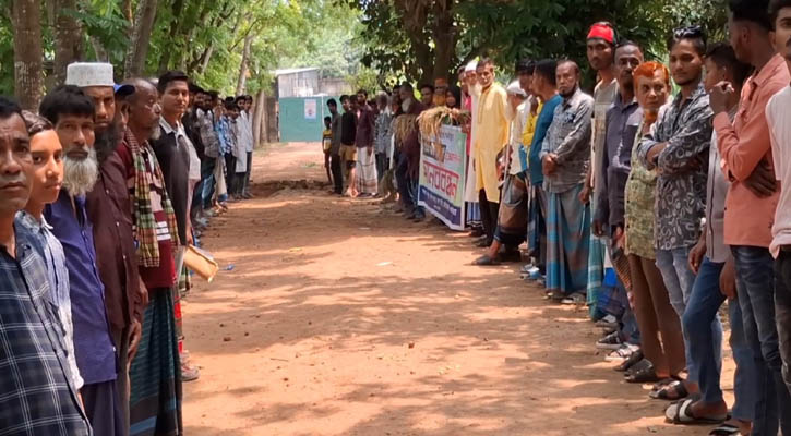 নষ্ট হচ্ছে ফসল, ব্যাটারি কারখানা সরানোর দাবি কৃষকদের