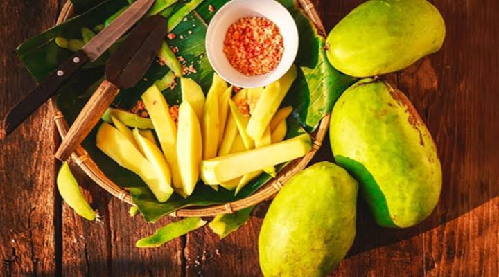 কাঁচা আম খাওয়া কাদের মানা