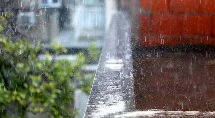 বৃষ্টির দিনে ঘরের স্যাঁতস্যাঁতে ভাব কীভাবে দূর হবে