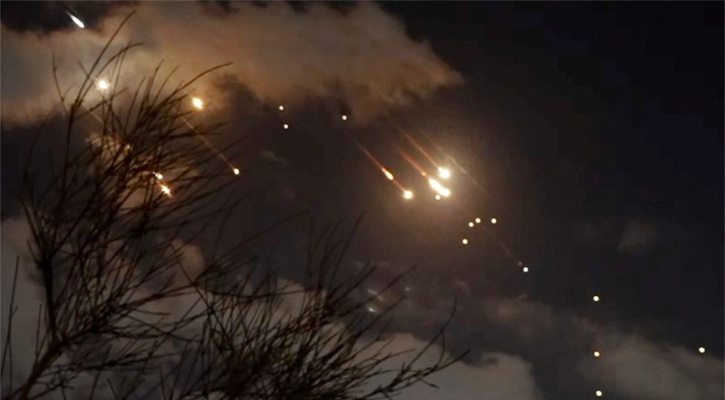 ইসরায়েলে হামলা চালিয়ে যাওয়ার ঘোষণা ইরানের 