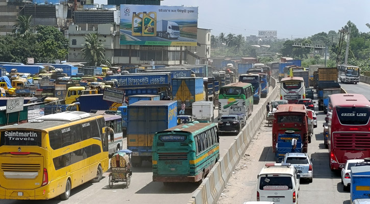 ঢাকা-চট্টগ্রাম মহাসড়কে ৩০ কিলোমিটার যানজট