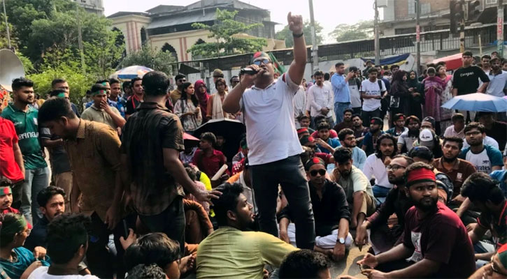 কাকরাইলে দলে দলে যোগ দিচ্ছেন জবির সাবেক শিক্ষার্থীরা, কী হতে যাচ্ছে