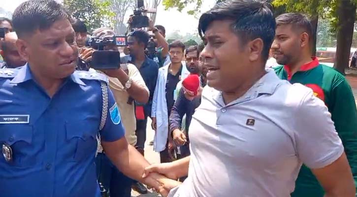 কেঁদেও শেষ রক্ষা হলো না, ‘জয় বাংলা’ স্লোগান দিয়ে আটক ৩