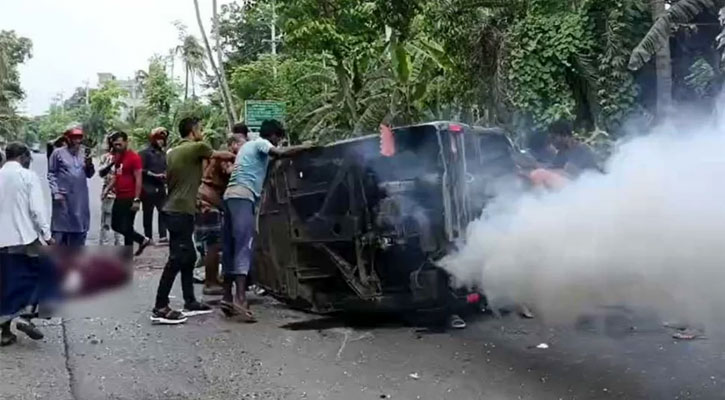 খুলনায় মাহিন্দ্রা-লরির সংঘর্ষ, নিহত ৩
