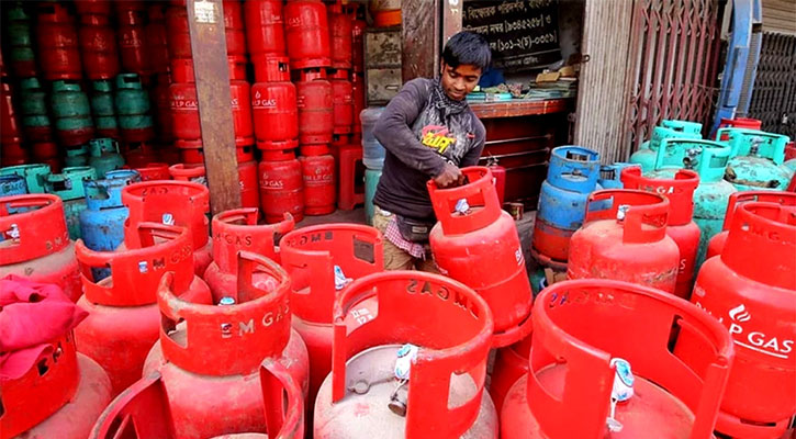 এলপি গ্যাসের দাম বাড়ছে না কমছে, জানা যাবে সোমবার