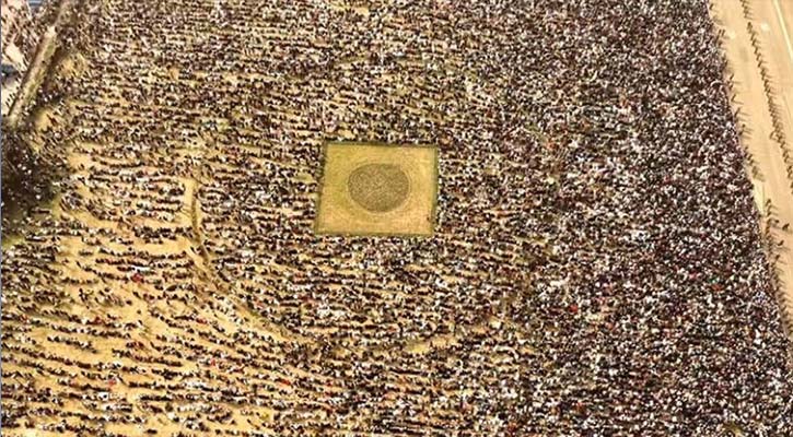 যতদূর চোখ যায়, শুধু মানুষ আর মানুষ