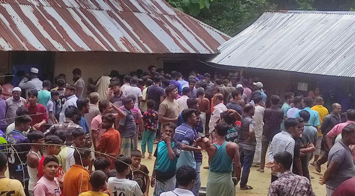 ঘরের ভেতর পড়ে ছিল মা-মেয়ের গলাকাটা মরদেহ 