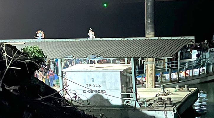 পাটুরিয়া-দৌলতদিয়া পথে সব ধরনের নৌযান চলাচল বন্ধ