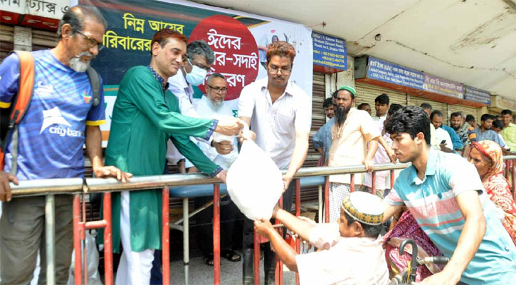ঈদের আগে শ্রমিকদের মুখে হাসি ফুটাল নটরডেমিয়ানরা