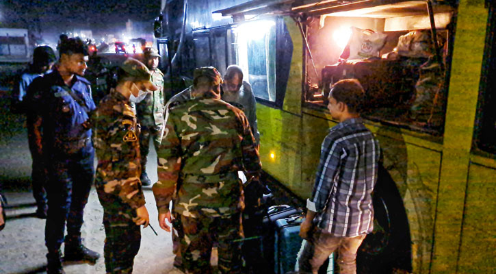 বউ বাজারে যৌথ বাহিনীর অভিযান, ১১টি মোটরসাইকেল জব্দ