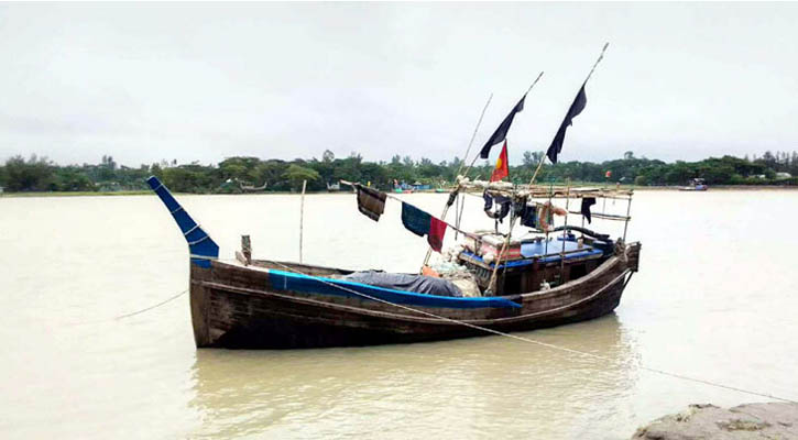 নৌকায় সিলিন্ডার বিস্ফোরণ, ৪ জেলে দগ্ধ
