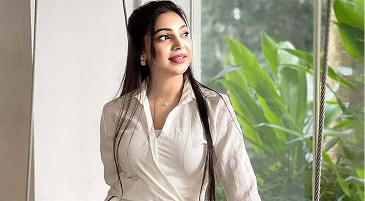 অনুমতি না নিয়ে ছবি ব্যবহার করায় ক্ষেপেছেন প্রভা