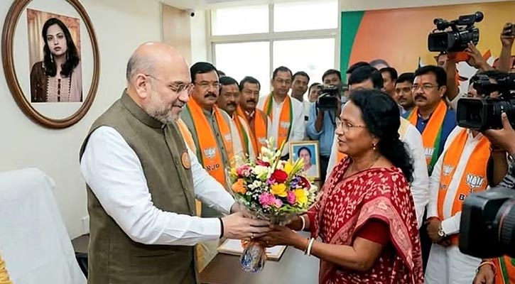 আর জি কর হাসপাতালে ধর্ষণ ও হত্যার শিকার সেই চিকিৎসকের মা এবার ভোটের মাঠে