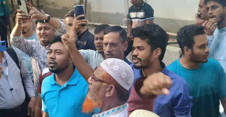 শেখ হাসিনার মৃত্যুদণ্ডের রায়, ট্রাইব্যুনালের সামনে জনতার উল্লাস