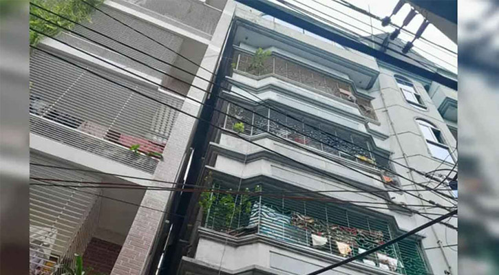 রাজধানীতে হেলে পড়ল ছয়তলা ভবন