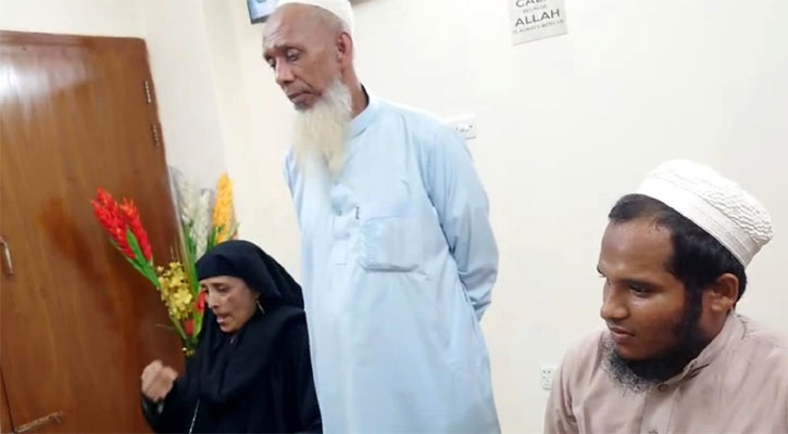 পাসপোর্ট করতে এসে ৩ রোহিঙ্গা আটক 
